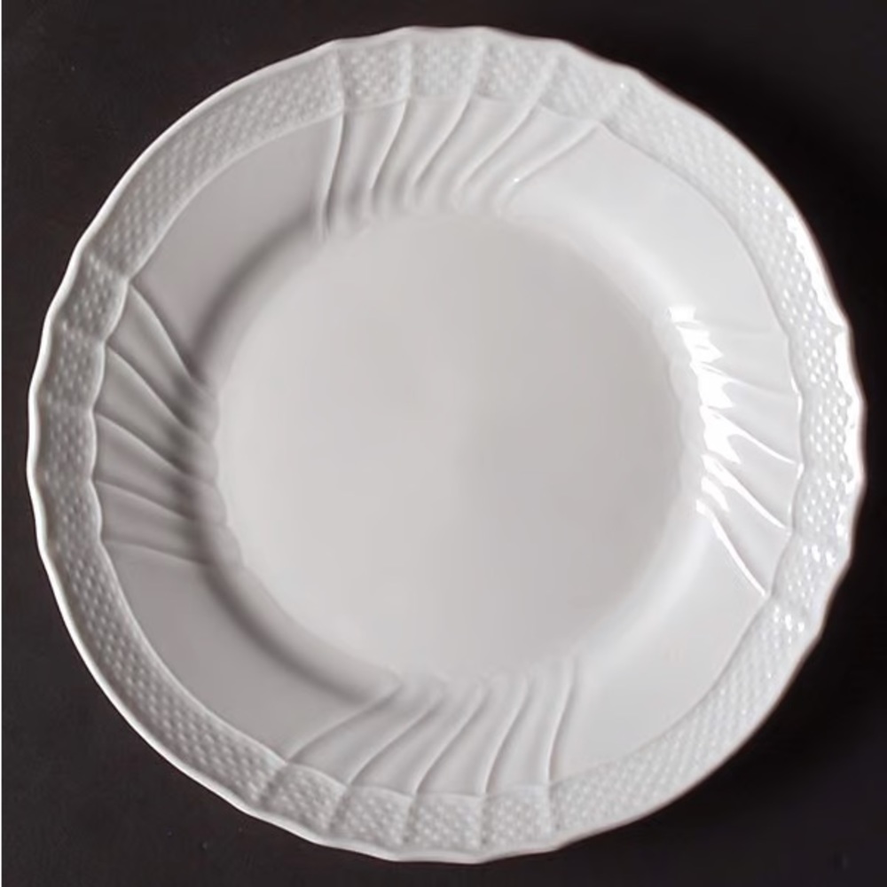 Vecchio Ginori bianco white porcelain salad/dessert plate.